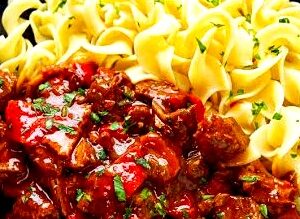 111 - Goulash hongrois au bœuf des pâtes